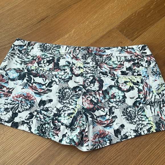 Floral Volcom Shorts - Picture 2 of 3